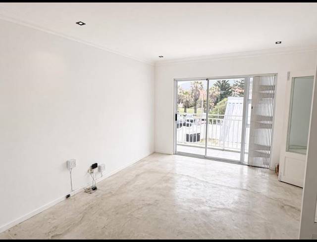 2 BEDROOM PROPERTY TO RENT IN FISH HOEK